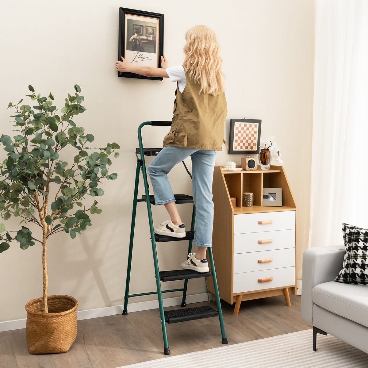 4-Step Folding Ladder with Tool Tray & Non-Slip Pedals