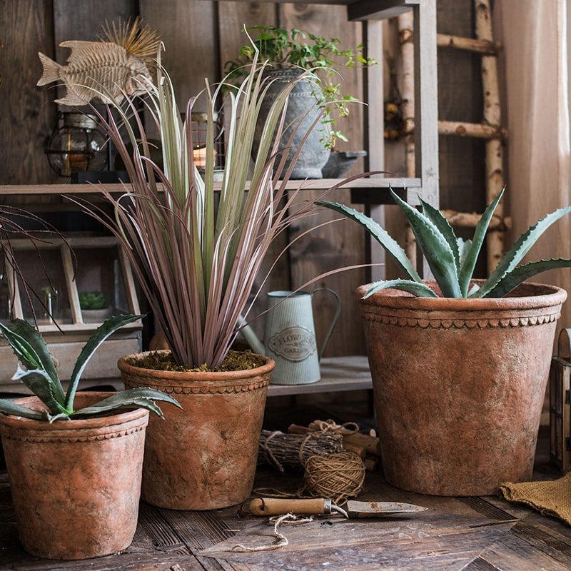 Large Terracotta Red Concrete Planter Pot – Weather-Resistant Outdoor Garden Pot