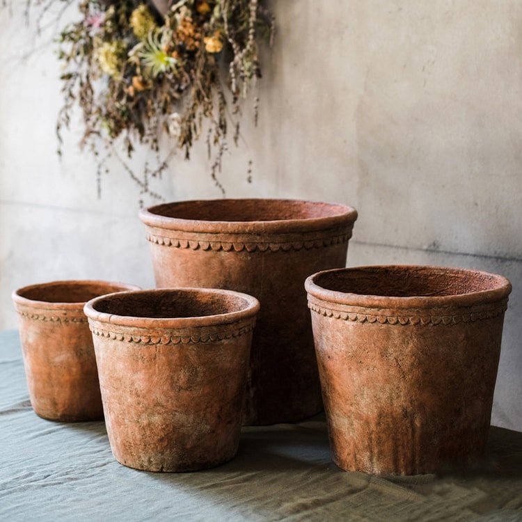 Large Terracotta Red Concrete Planter Pot – Weather-Resistant Outdoor Garden Pot