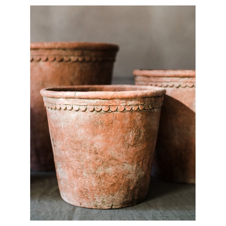 Large Terracotta Red Concrete Planter Pot – Weather-Resistant Outdoor Garden Pot