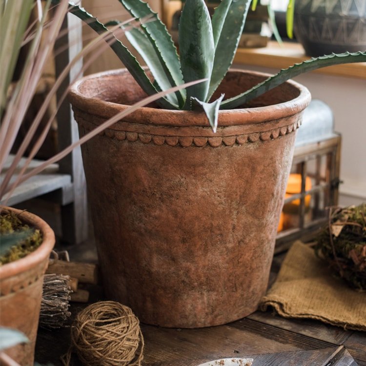Large Terracotta Red Concrete Planter Pot – Weather-Resistant Outdoor Garden Pot